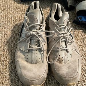 White Nike Hurrache 13